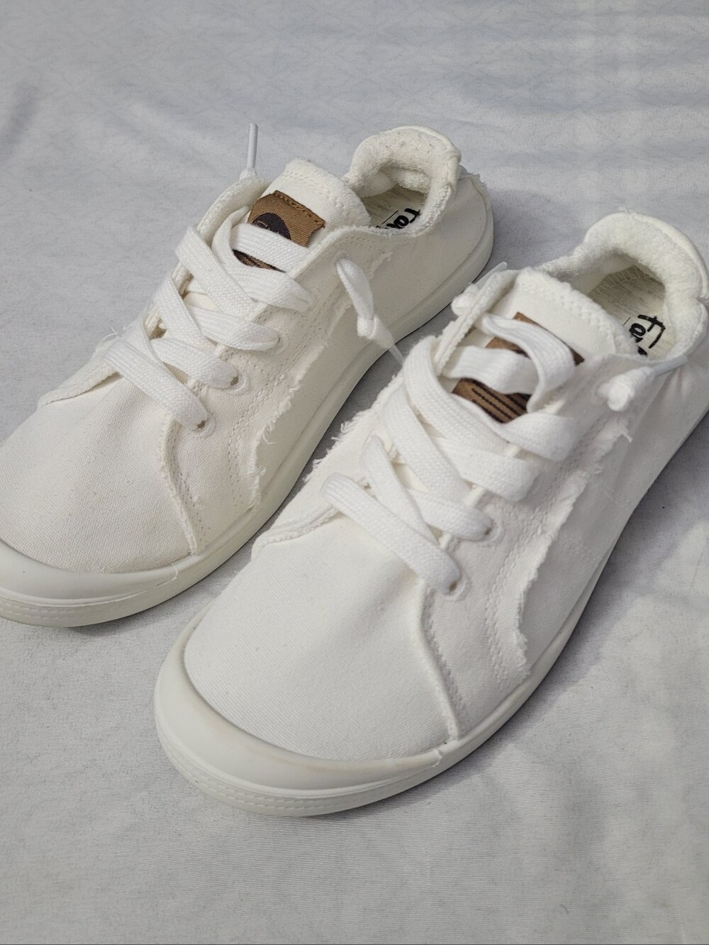 Far West Womens White Canvas Sneakers